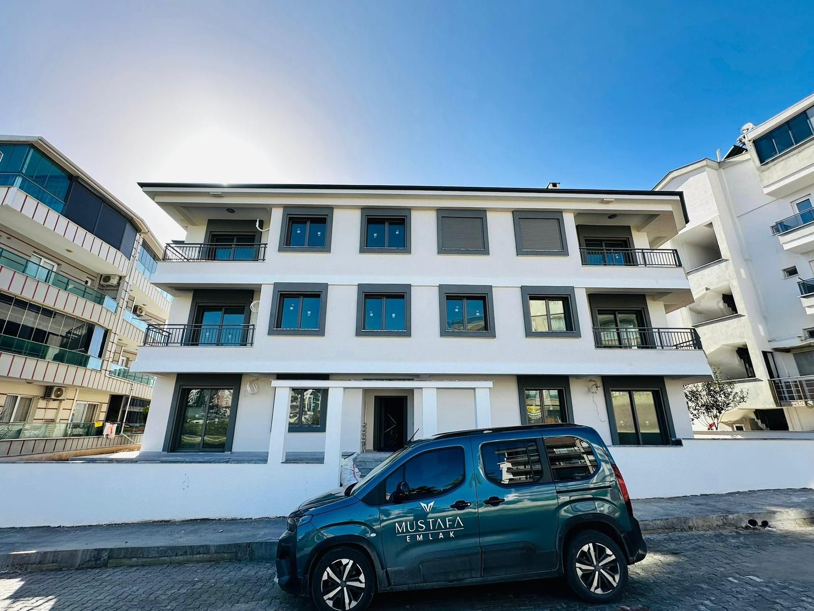 Didim Efeler’de Önü Açık Park Manzaralı 2+1 Daire