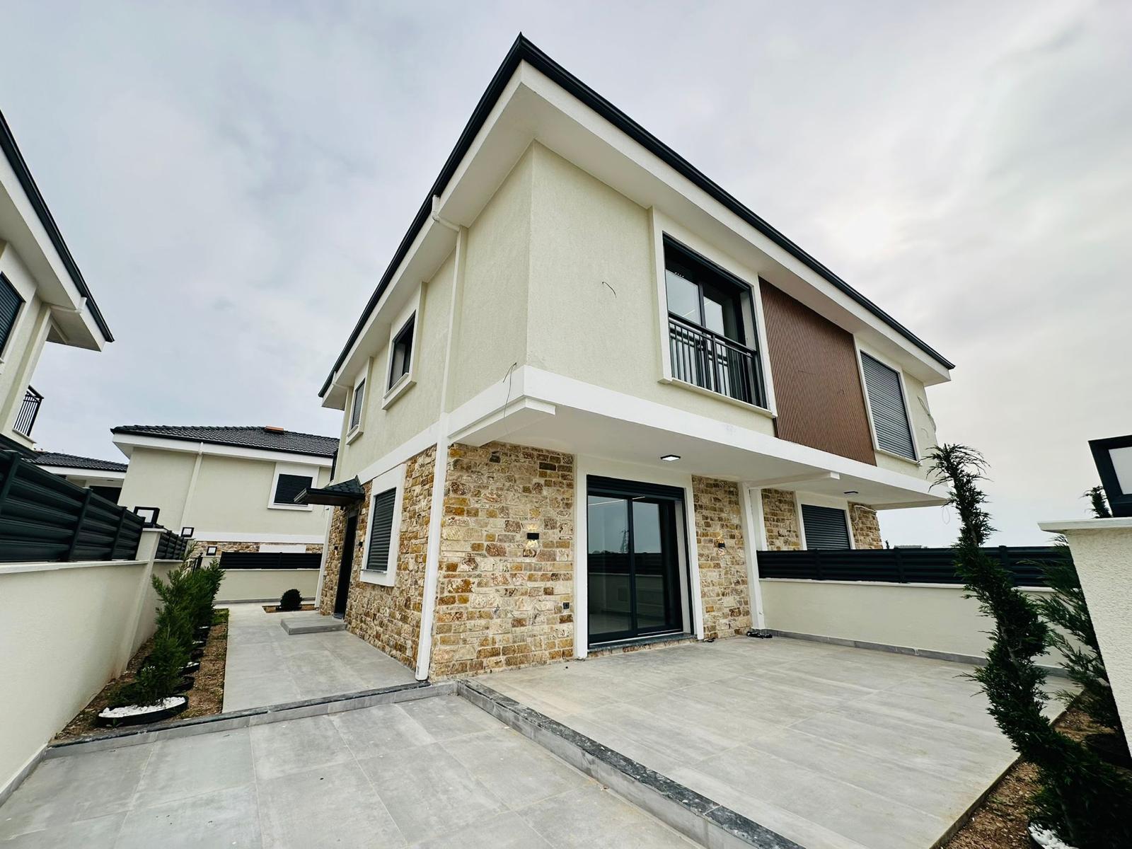 Didim Hisar Mah Satılık 3+1 Havuzlu Sitede Lüks Villa