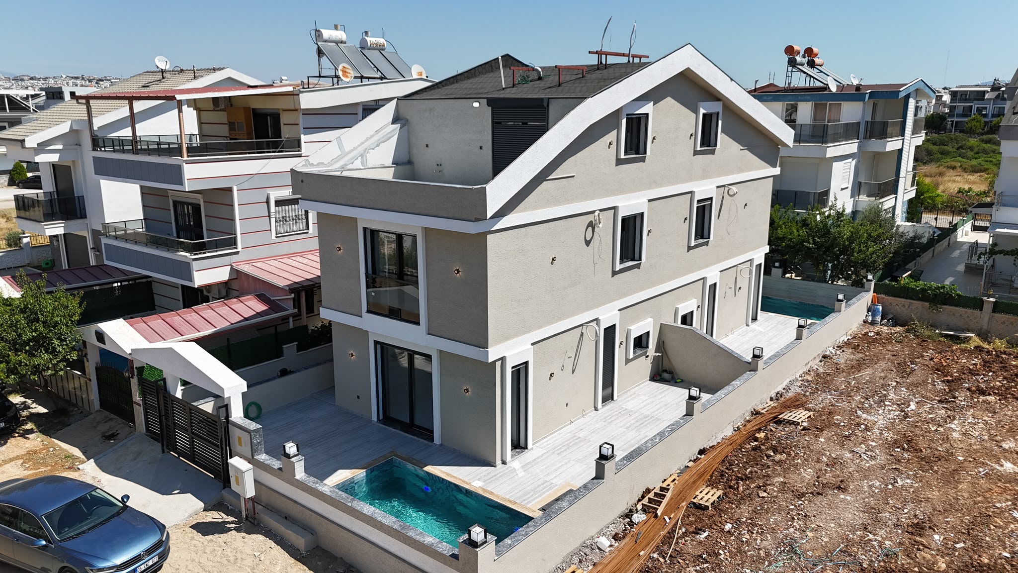 Efeler’de Emsallerine Göre Avantajlı 3+1 Villa