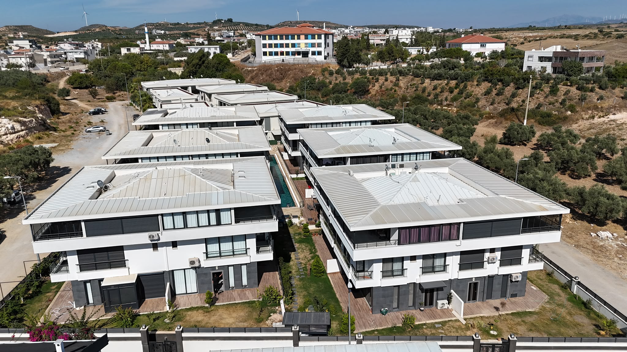 Didim Mavişehir Mersindere’de Eşyalı Havuzlu 4+1 Villa
