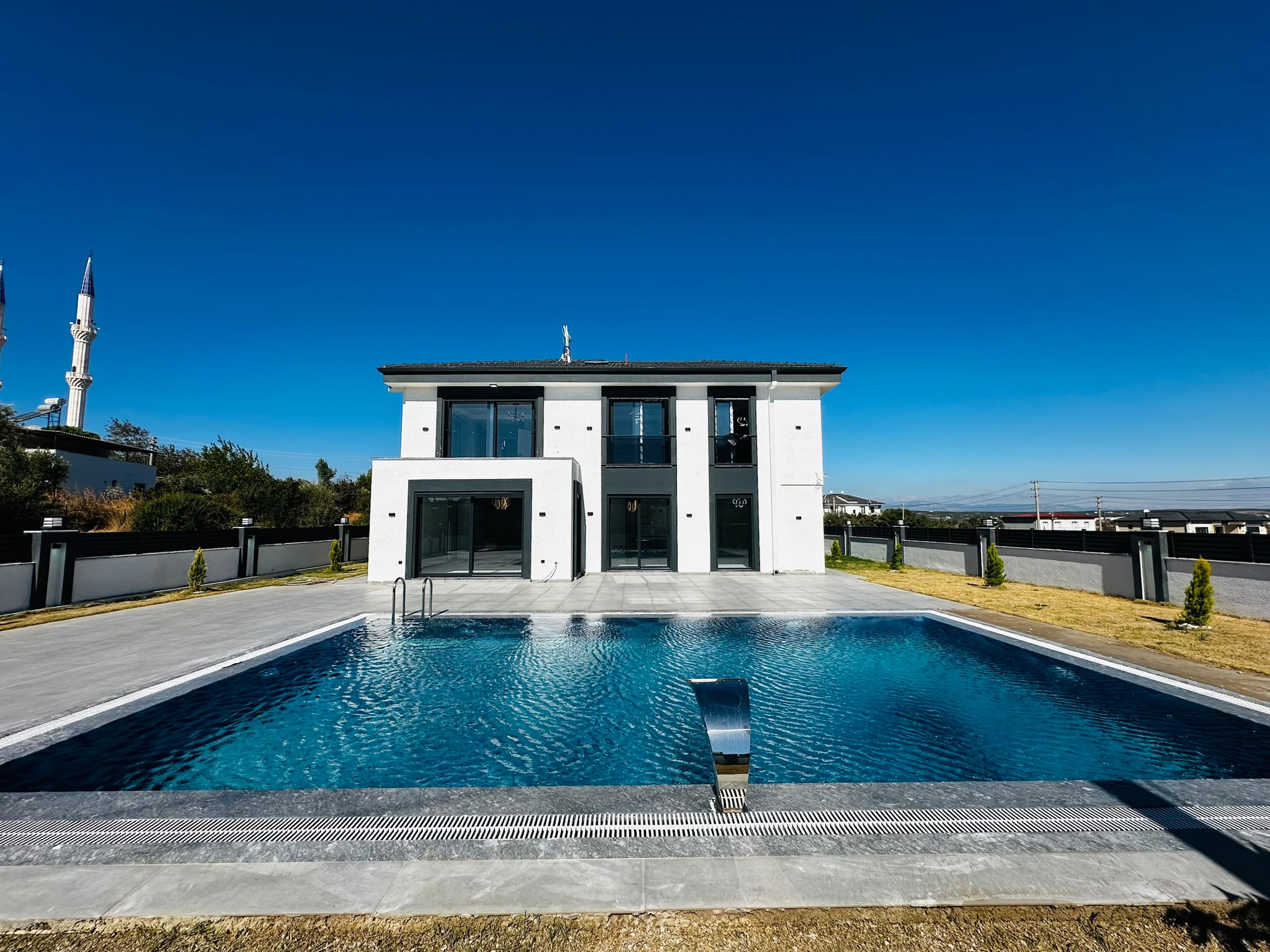 Yeşiltepe’de 700 M² Arsa Üzerinde Lüks 4+1 Müstakil Villa