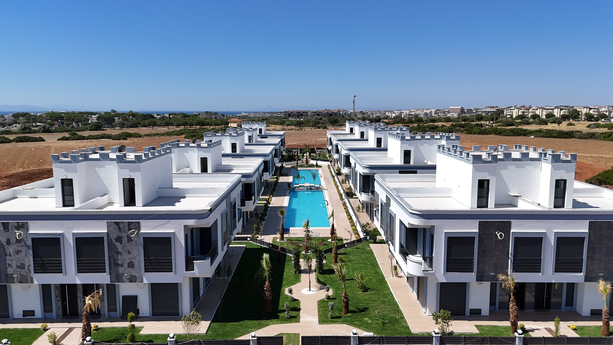 Cumhuriyet’te Kaçırılmayacak 3+1 Havuz Cepheli Villa