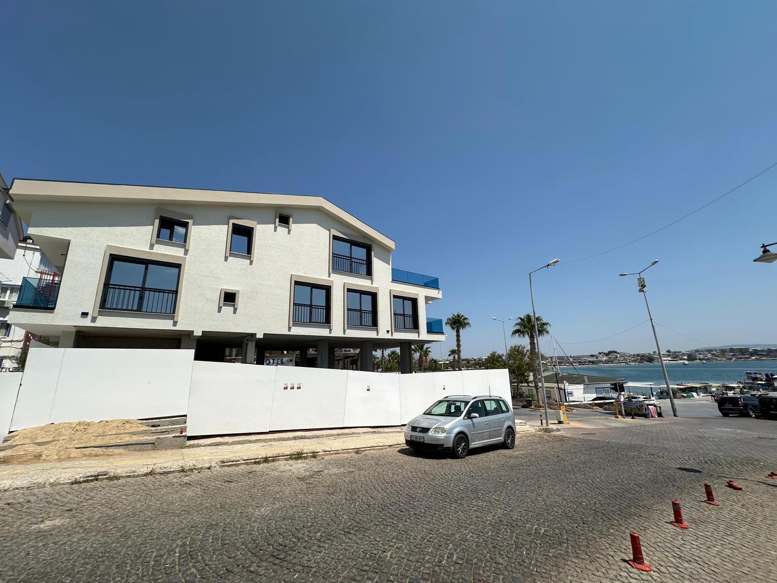 Didim Altınkum Yalı Caddesi’nde Köşe Konum Deniz Manzaralı 2+1 Daire