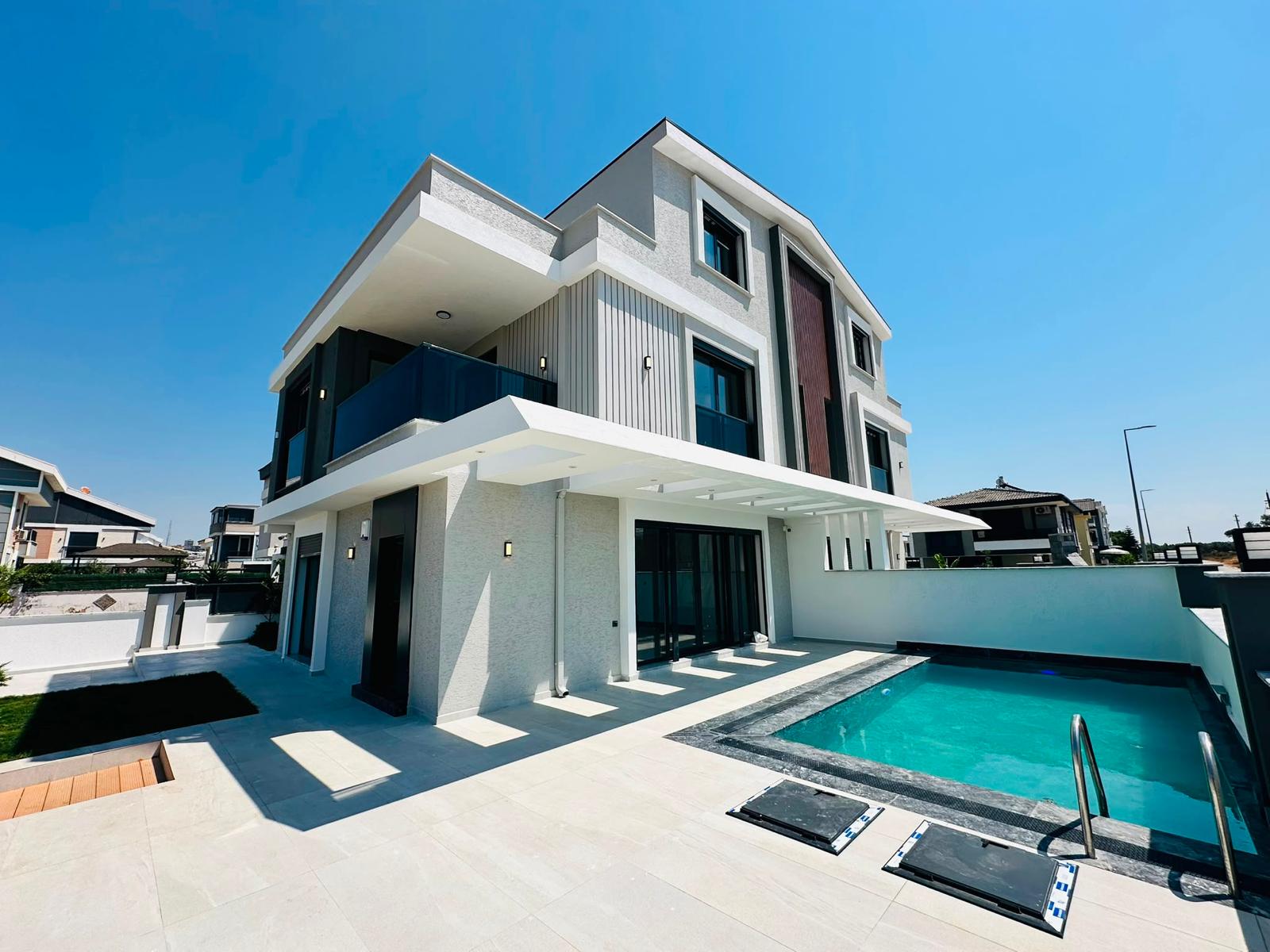 Didim Efeler Mahallesi’nde 3+1 Müstakil Havuzlu Villa